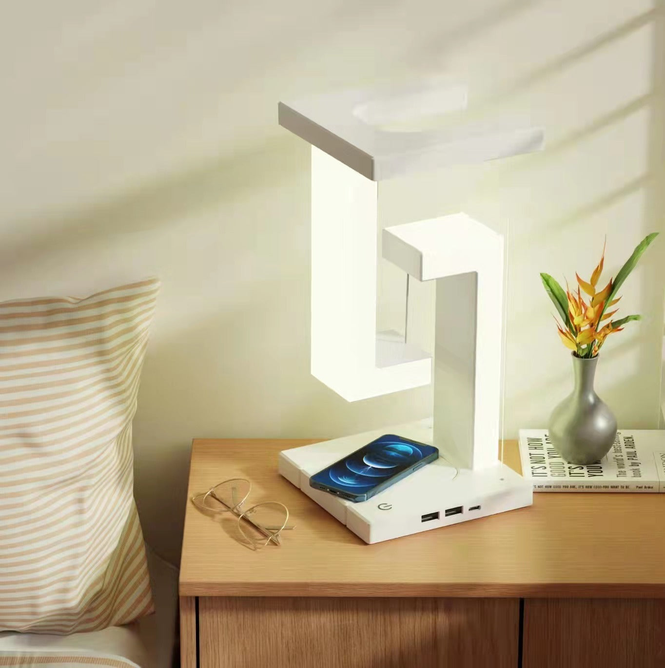 DecoRight Floating Wireless Charging Table Lamp | Creative Suspension Balance Lamp